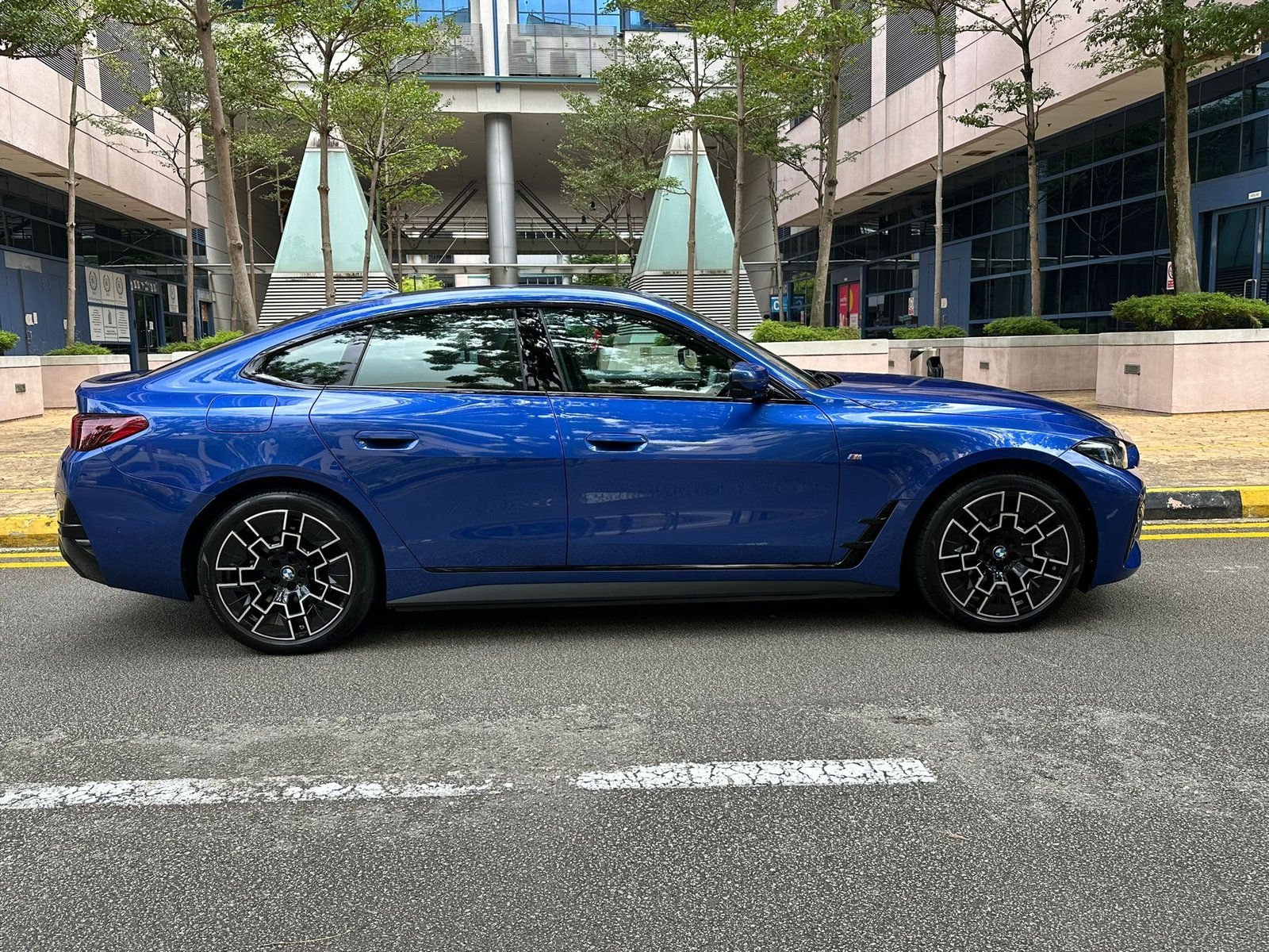 BMW i4 Gran Coupe Electric eDrive35 M-Sport - Image 5